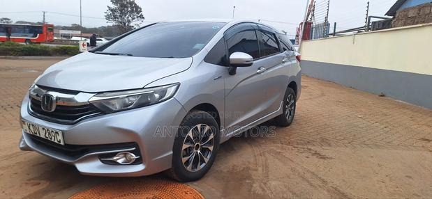 Honda Fit Shuttle 1.5 Hybrid 2WD 2018 Silver
