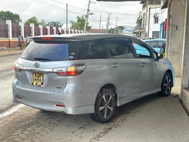 Toyota Wish 2016 Silver