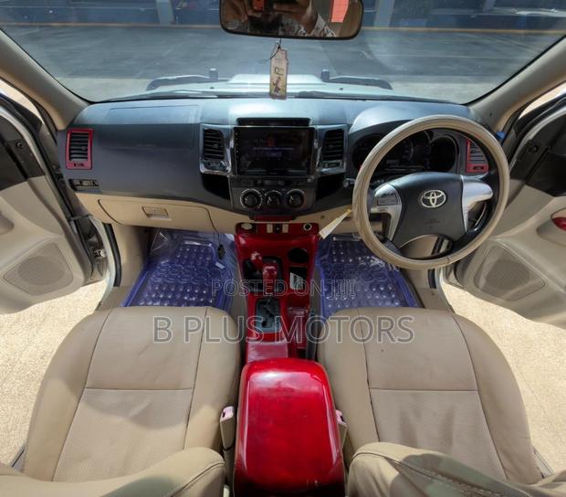 Toyota Hilux 2014 Silver