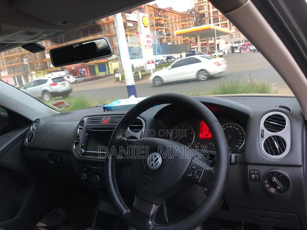 Volkswagen Tiguan 2009 Gray