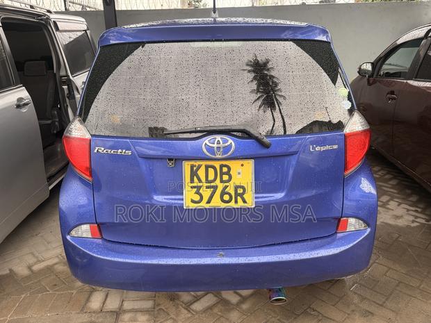 Toyota Ractis 2014 Blue