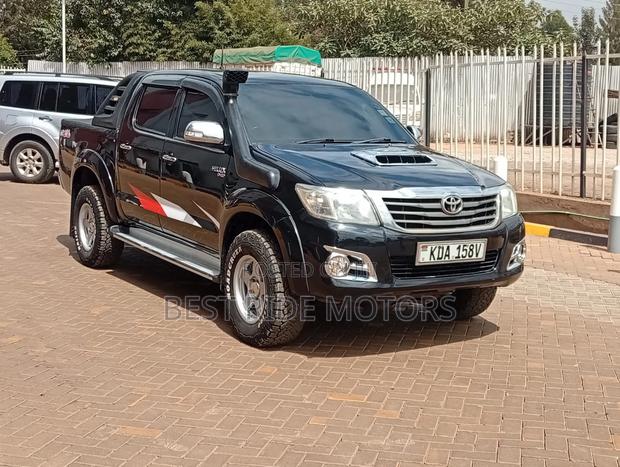 Toyota Hilux 3.0 D-4D 4x4 2013 Black