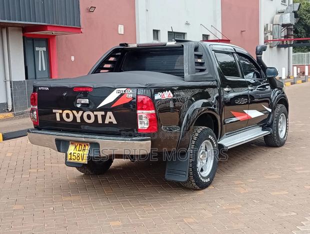 Toyota Hilux 3.0 D-4D 4x4 2013 Black