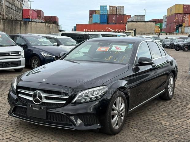 Mercedes-Benz C180 2020 Black