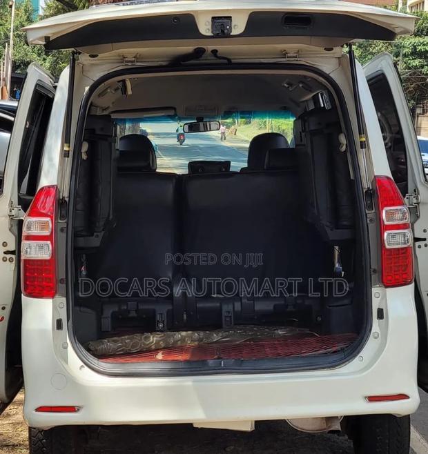 Toyota Noah 2012