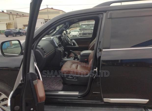 Toyota Land Cruiser 4.6 V8 AX 2018 Black
