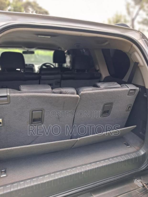 Toyota Land Cruiser Prado 2.7 i 2012 Gray
