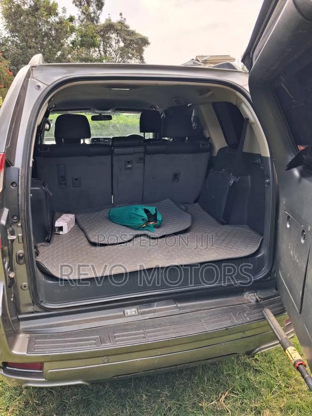 Toyota Land Cruiser Prado 2.7 i 2012 Gray