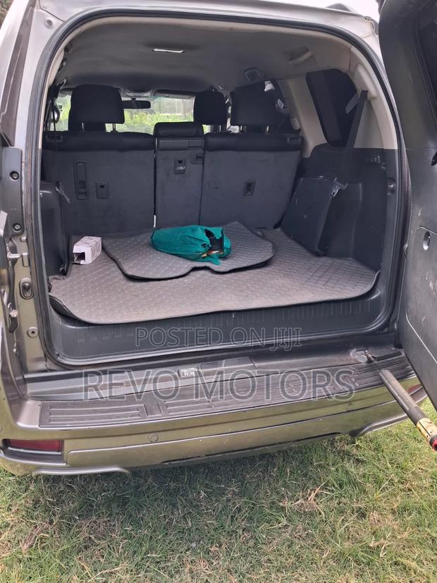 Toyota Land Cruiser Prado 2.7 i 2012 Gray