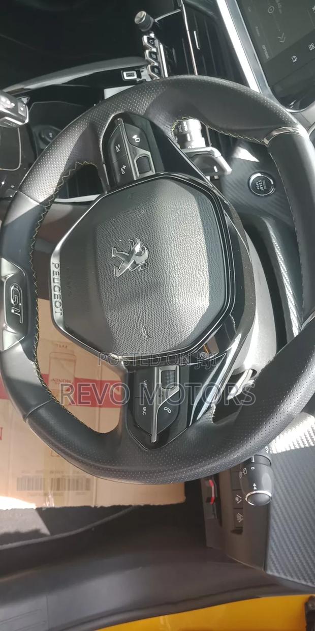 Peugeot 208 2020 Orange