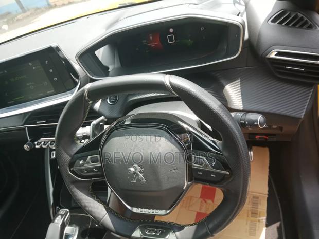 Peugeot 208 2020 Orange