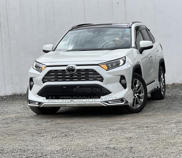Toyota RAV4 XLE Premium AWD 2020 White