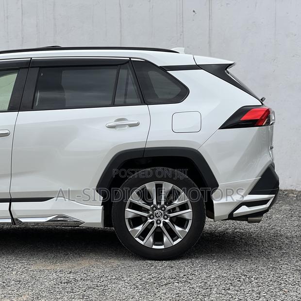 Toyota RAV4 XLE Premium AWD 2020 White