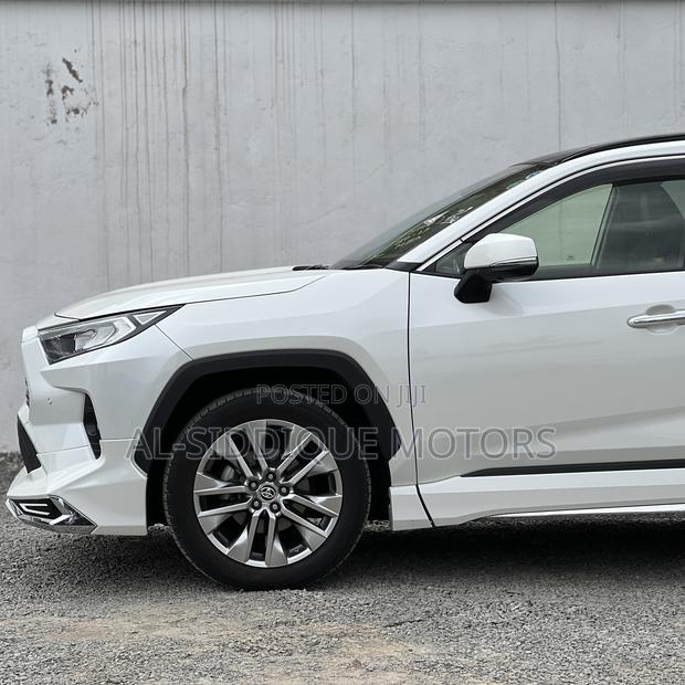 Toyota RAV4 XLE Premium AWD 2020 White