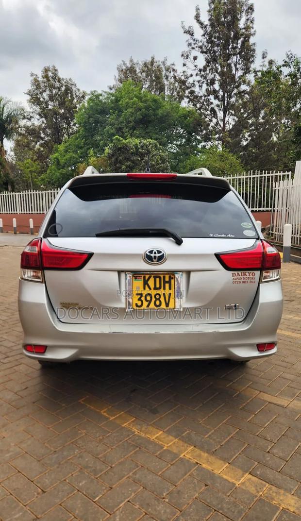 Toyota Corolla Fielder 2017 Silver