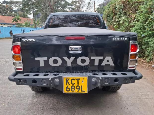 Toyota Hilux 2011 Black