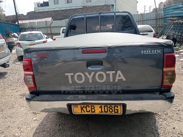 Toyota Hilux 2010 Gray