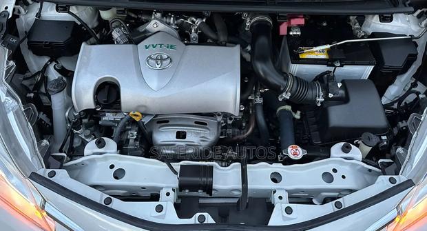 Toyota Vitz 1.3 FWD 5dr 2019 Silver