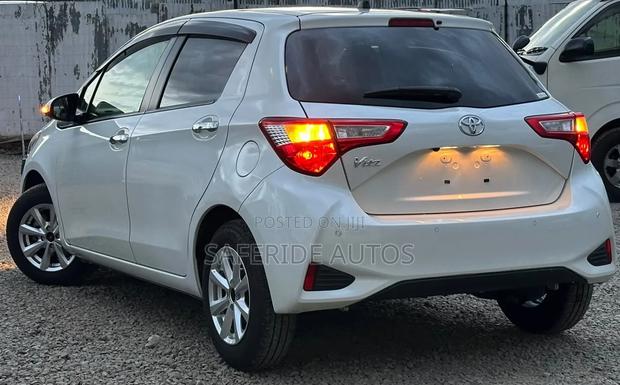 Toyota Vitz 1.3 FWD 5dr 2019 Silver