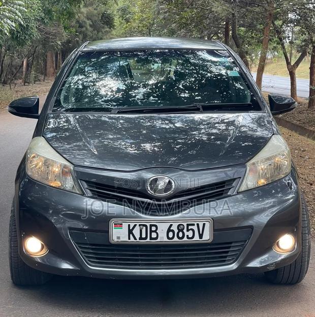 Toyota Vitz 2013 Gray