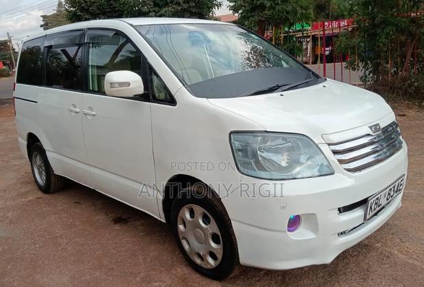 Toyota Noah 2004 White