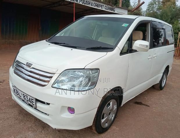 Toyota Noah 2004 White