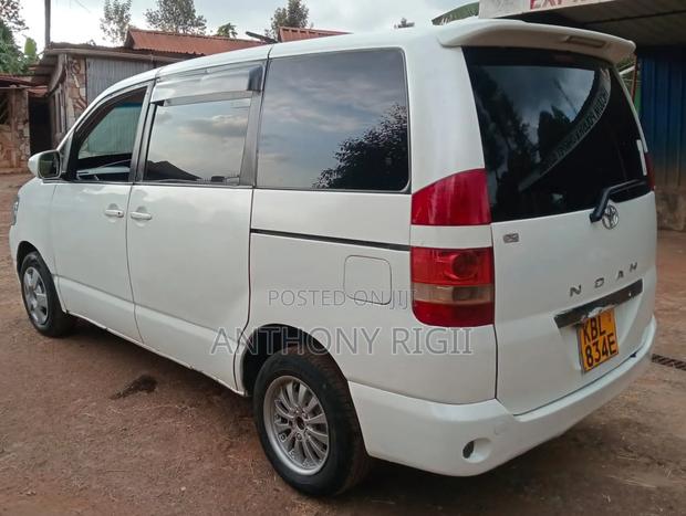 Toyota Noah 2004 White