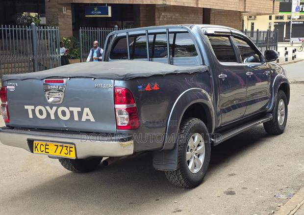 Toyota Hilux 2008 Gray