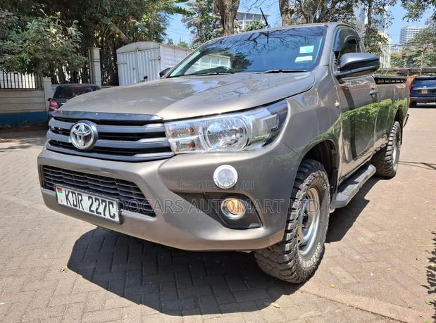 Toyota Hilux 2017 Brown