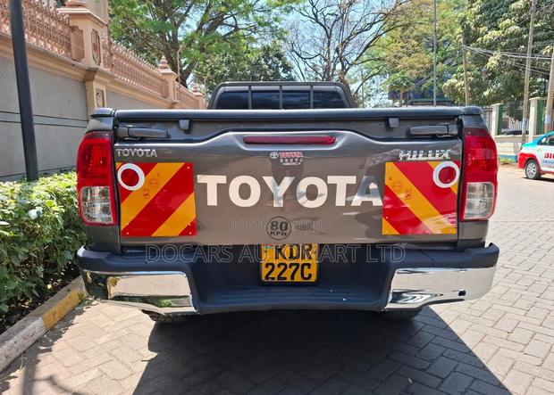 Toyota Hilux 2017 Brown