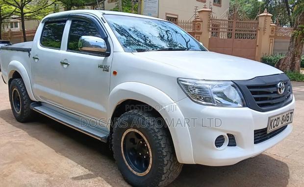 Toyota Hilux 2012 White