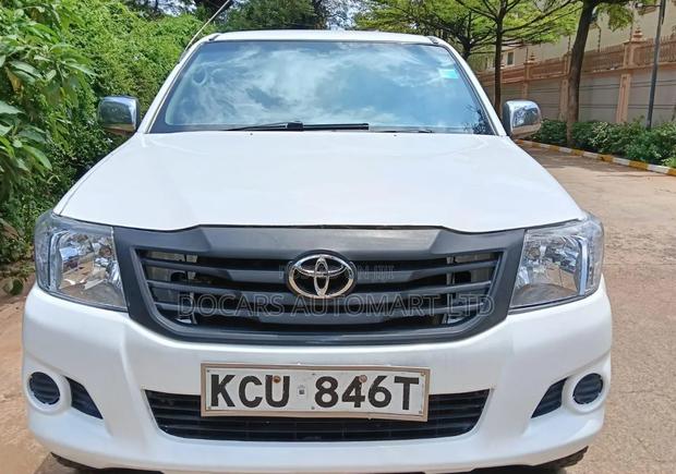 Toyota Hilux 2012 White