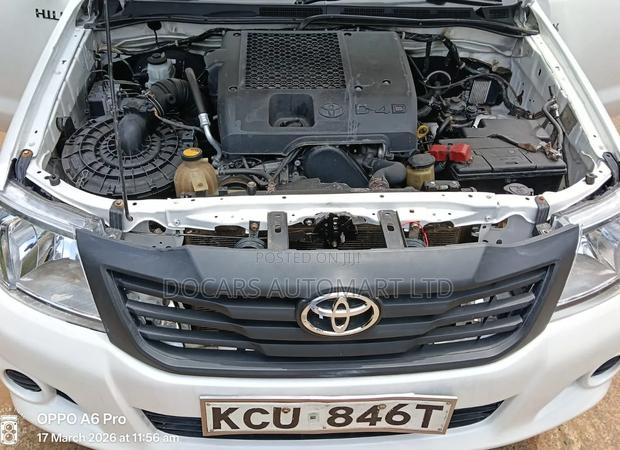 Toyota Hilux 2012 White