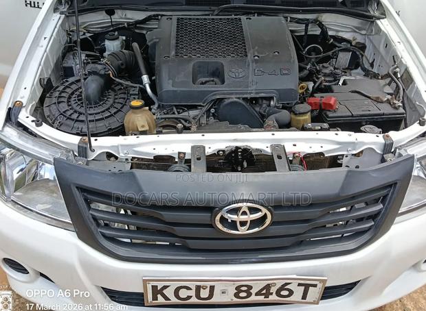 Toyota Hilux 2012 White