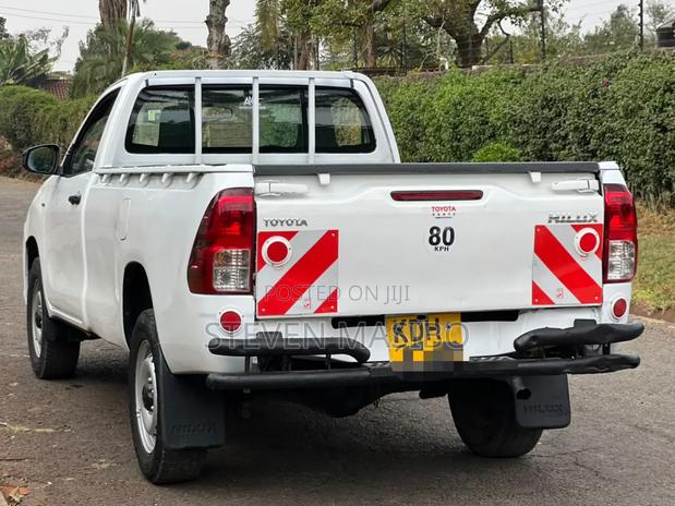 Toyota Hilux 2022 White