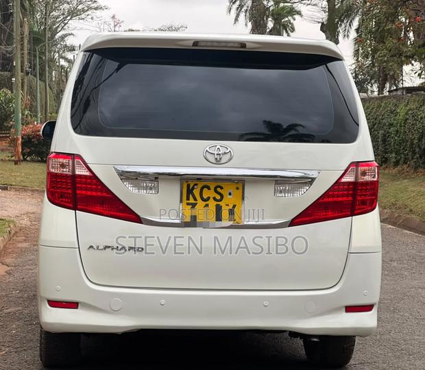 Toyota Alphard 2.4 Petrol FWD 2011 White