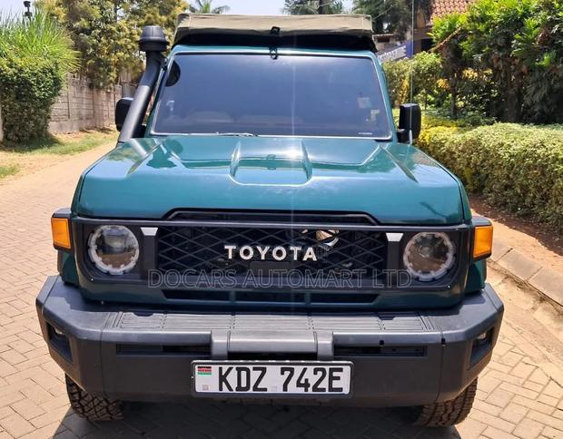 Toyota Land Cruiser 2014 Green