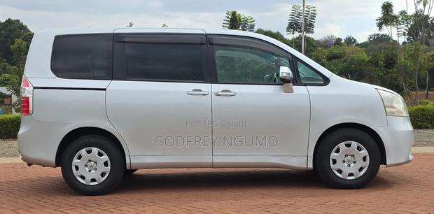 Toyota Noah 2007 Silver