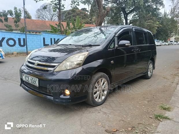 Toyota ISIS 2.0 Platana 2WD 2007 Black