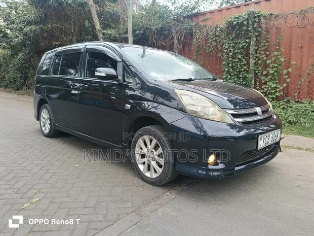 Toyota ISIS 2.0 Platana 2WD 2007 Black