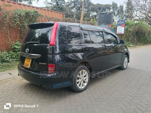 Toyota ISIS 2.0 Platana 2WD 2007 Black