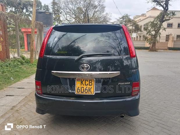 Toyota ISIS 2.0 Platana 2WD 2007 Black