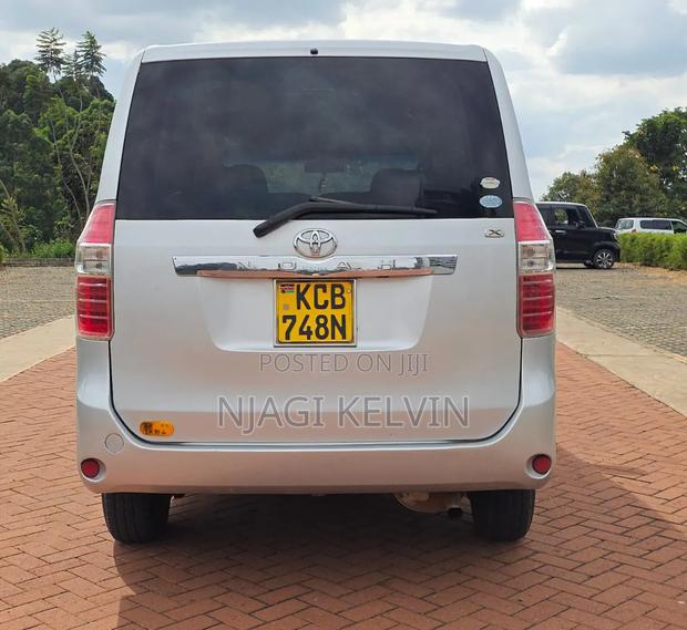 Toyota Noah 2007 Silver