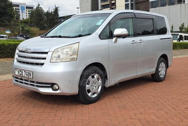 Toyota Noah 2007 Silver