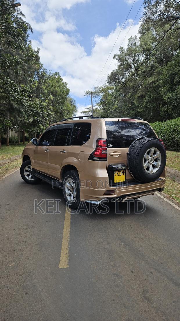 Toyota Land Cruiser 2006 Gold