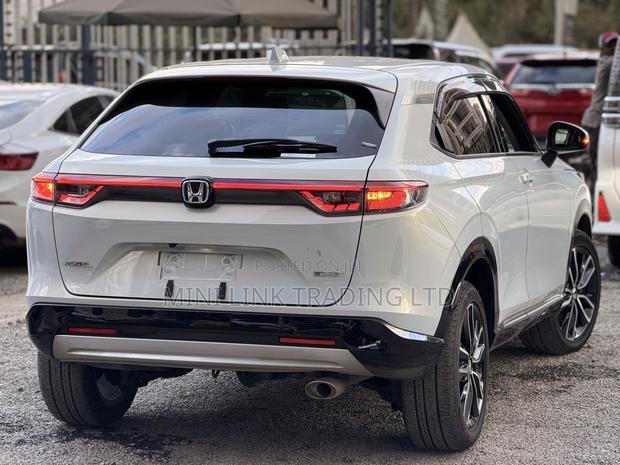 Honda Vezel 1.5 Hybrid 4WD 2021 Off white