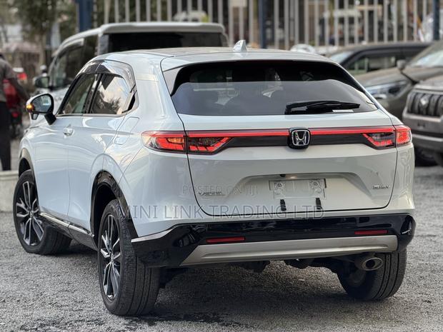 Honda Vezel 1.5 Hybrid 4WD 2021 Off white