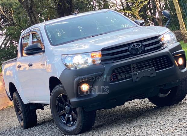 Toyota Hilux 2019 White