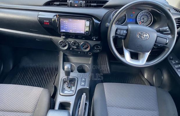 Toyota Hilux 2019 White