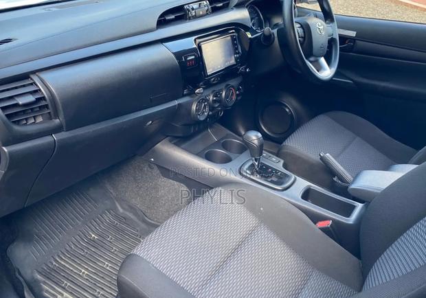 Toyota Hilux 2019 White